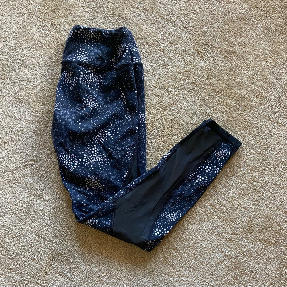 MESH DETAIL PATTERNED LEGGINGS